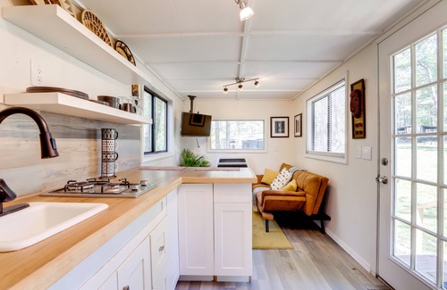 Lithonia Cabina | Hike On-Site: Georgia Tiny Home on Farm Retreat