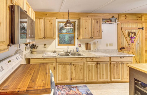 Jamestown Casa | Hike, Ride & Unwind: Secluded Retreat in Jamestown
