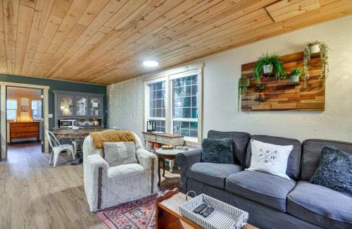 Rhododendron Casa | Hike, Ski and Explore Rhododendron Forest Retreat!
