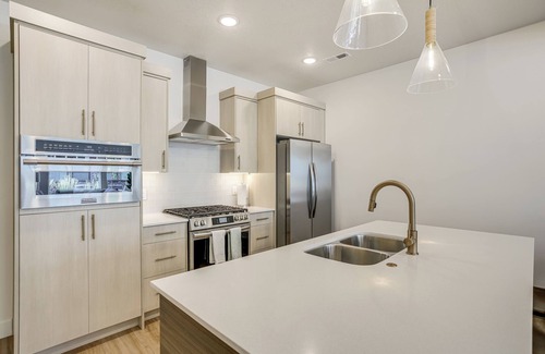 Weber County Casa | Hike & Ski: Townhome 8 Mi to Dtwn Ogden!