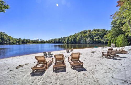 Newland Casa | Hike, Swim, Ski and More Pet-Friendly Newland Home!