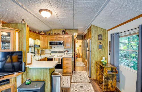 Newland Casa | Hike, Swim, Ski and More Pet-Friendly Newland Home!