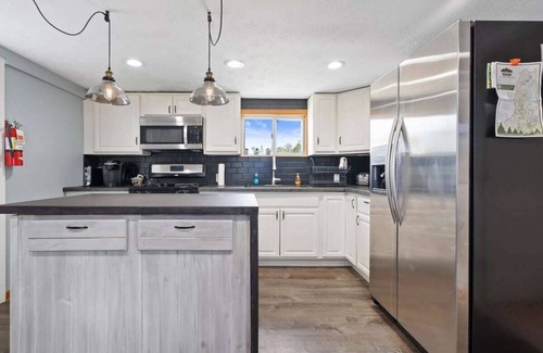 Twin Mountain Cabina | Hike the Presidential's & Relax in the Hot tub! #6