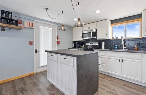 Twin Mountain Cabina | Hike the Presidential's & Relax in the Hot tub! #6