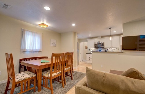 Palmer Lake Casa | Hiker's Hideaway- Cozy 3B bungalow with hot tub in gorgeous Palmer Lake!
