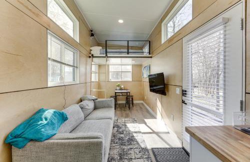 Manor Apartamento | Hiking and Creek Manor Tiny Home in Forest Retreat