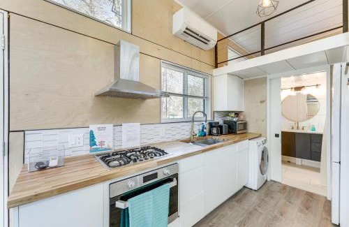Manor Apartamento | Hiking and Creek Manor Tiny Home in Forest Retreat
