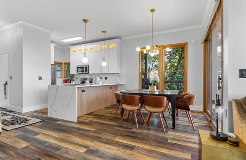 Mountain Air Apartamento | Hiking On-site: Mtn-view Burnsville Condo!