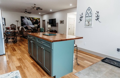 Rock Island Apartamento | Hiking, swimming, kayaking, fishing and waterfalls.