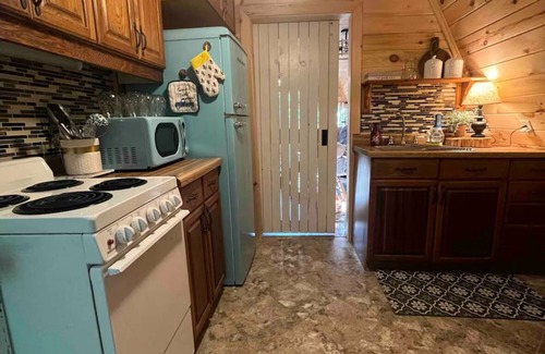 Rosman Casa | Hilda’s Hideaway- a charming little A-frame
