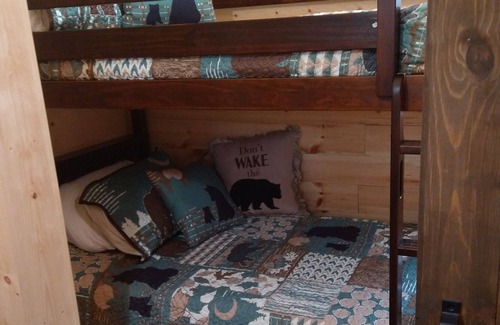 Hiles Cabina | Hiles-Pine Lake Campground