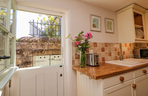 Winster Cabaña | HILL COTTAGE, family friendly, character holiday cottage in Winster