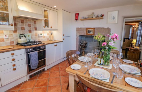 Winster Cabaña | HILL COTTAGE, family friendly, character holiday cottage in Winster