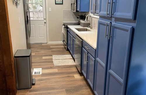 Lakehills Casa | Hill country getaway at Marigold Hill