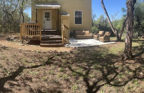 Lakehills Casa | Hill country getaway at Marigold Hill