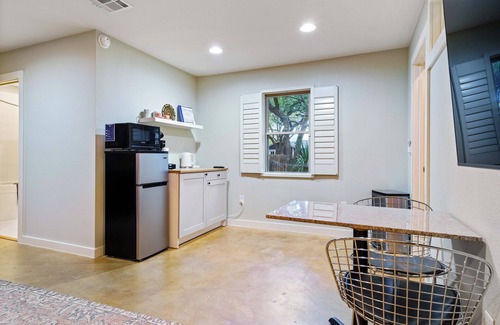 Austin Apartamento | Hill Country studio: 1 mi to lake, 20 min to DT Austin