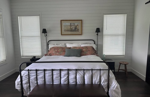 Oatmeal Otro | Hill Country Tranquility - 3 bedroom Farmhouse in Bertram on a cattle farm