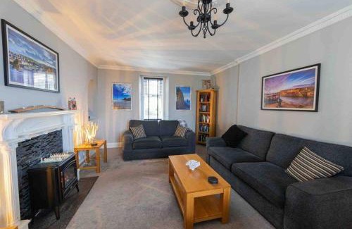 Cullen Casa | Hill Crest - cliff top cottage with stunning views