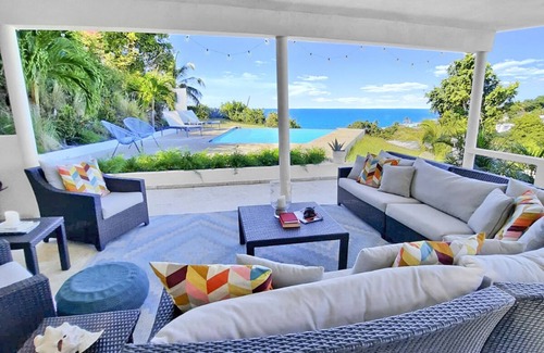 Puerto Ferro Casa | Hill Top Home | Infinity Pool | Mins→Beach+Ferry
