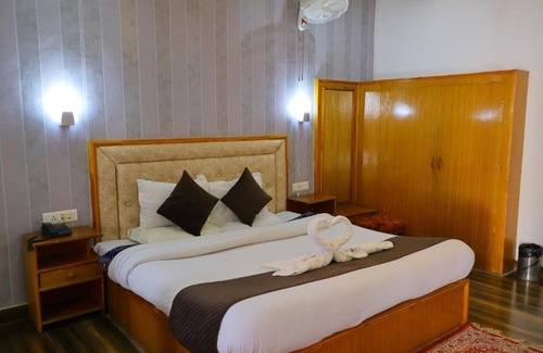 New Manali Apartamento | Hill -Top Home stay