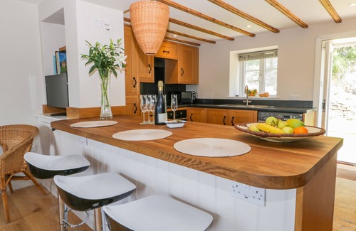 Stonegrave Cabaña | HILL TOP, pet friendly, character holiday cottage in Hovingham