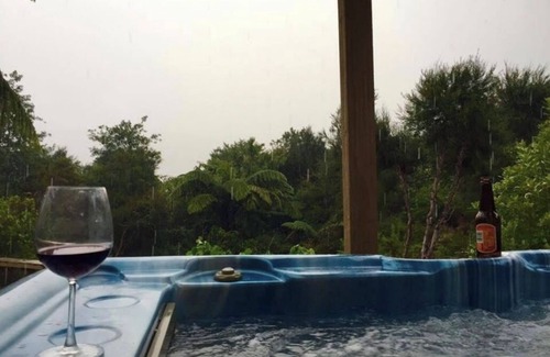 Collingwood Cabaña | Hill View Havenn*FREE WIFI*FIRE*SPA*nClose To Beaches & Cafes