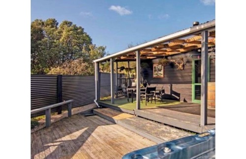 Collingwood Cabaña | Hill View Havenn*FREE WIFI*FIRE*SPA*nClose To Beaches & Cafes