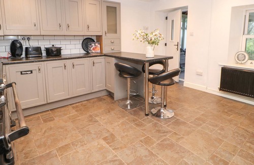 Lanehead Cabaña | HILL VIEW HOUSE, pet friendly, with open fire in St John's Chapel