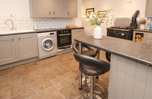 Lanehead Cabaña | HILL VIEW HOUSE, pet friendly, with open fire in St John's Chapel