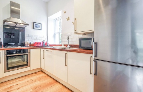Blythburgh Cabaña | HILLCREST, BLYTHBURGH, family friendly, with pool in Southwold