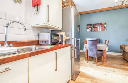 Blythburgh Cabaña | HILLCREST, BLYTHBURGH, family friendly, with pool in Southwold