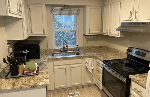 Hillcrest Casa | Hillcrest Haven: 2BR Gem