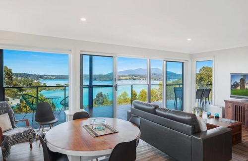 North Narooma Apartamento | Hillcrest Views of Wagonga