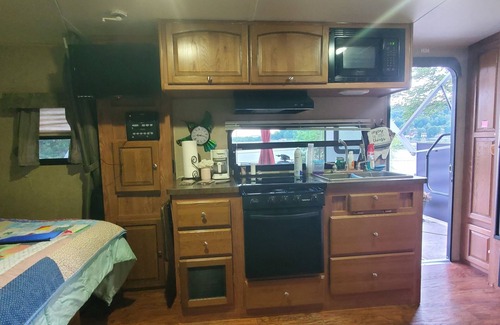 Waverly Casa | Hills of Lake White The perfect camping rental with all the amenities of home.