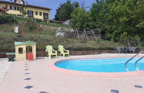 Nizza Monferrato Apartamento | HILLS La UNESCO se relaja en la piscina "Barbera apartment"