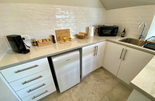 Kiama Apartamento | Hills View BnB Studio @ Kiama Heights,This place has a style all its own.