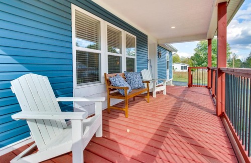 Hillsboro Casa | Hillsboro Hideaway with Private Hot Tub and Bunkhouse!