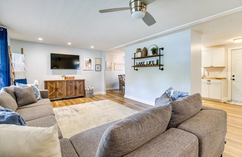 Hillsboro Casa | Hillsboro Hideaway with Private Hot Tub and Bunkhouse!