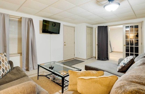 Hillsdale Casa | Hillsdale Townhome Rental ~ 1 Mi to College!