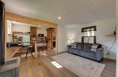 Hillsgrove Cabina | Hillsgrove Creekside Cabin: Close to Hiking
