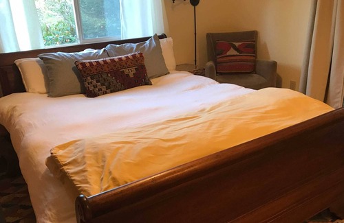 Gold Beach Apartamento | ‘Hillside Abode’ Couples Escape 2 Miles to Coast!