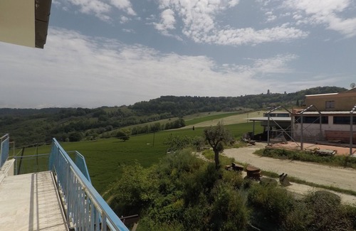Monterubbiano Casa | Hillside apartment with sea view.
