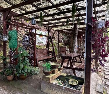 Tanah Rata Chalet De Esquí | Hillside cottage chalet studio