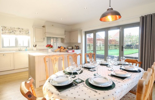 Beeston Cabaña | HILLSIDE COTTAGE, family friendly, with a garden in Necton