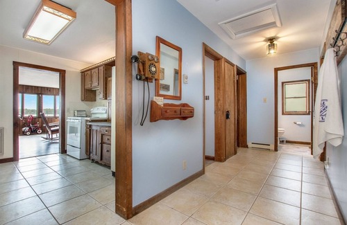 Kendall Casa | Hillside Cottage on Gravel Lake