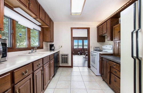 Kendall Casa | Hillside Cottage on Gravel Lake