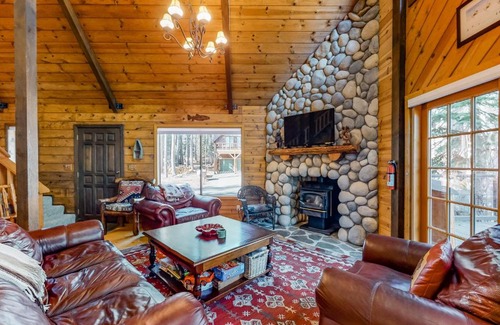 Serene Lakes Casa | Hillside Creek Cabin