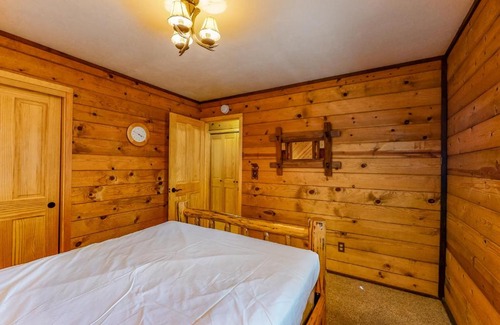 Serene Lakes Casa | Hillside Creek Cabin