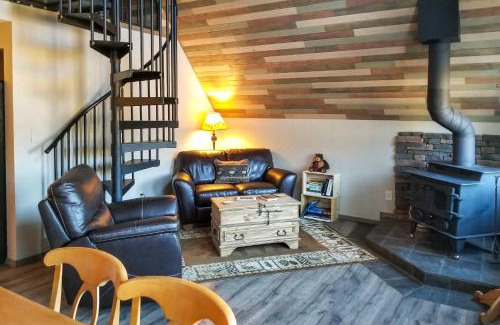 Cripple Creek Casa | Hillside Cripple Creek Cabin with Hot Tub, Mtn Views