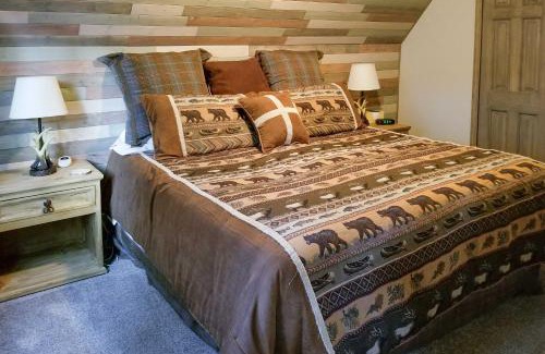 Cripple Creek Casa | Hillside Cripple Creek Cabin with Hot Tub, Mtn Views
